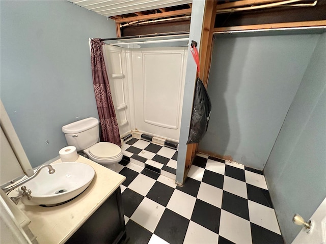 bathroom with sink, a shower with shower curtain, and toilet