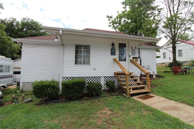 view of front of house with a front lawn