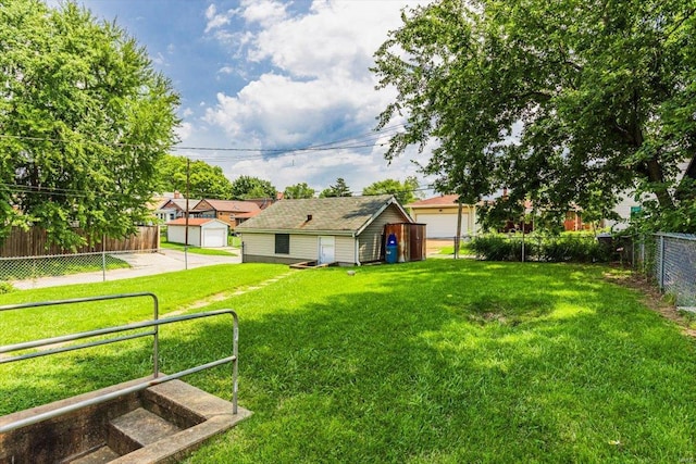 view of yard featuring an outbuilding