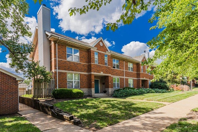 view of front of house featuring a front yard