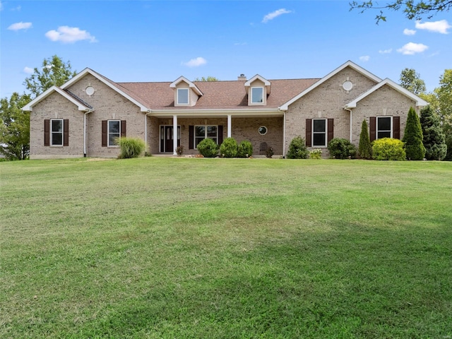 view of front facade with a front yard