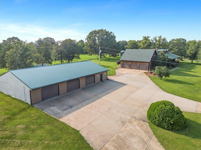 view of front facade featuring a garage and a front lawn