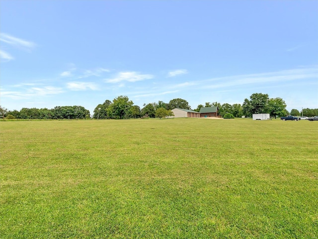 view of yard featuring a rural view