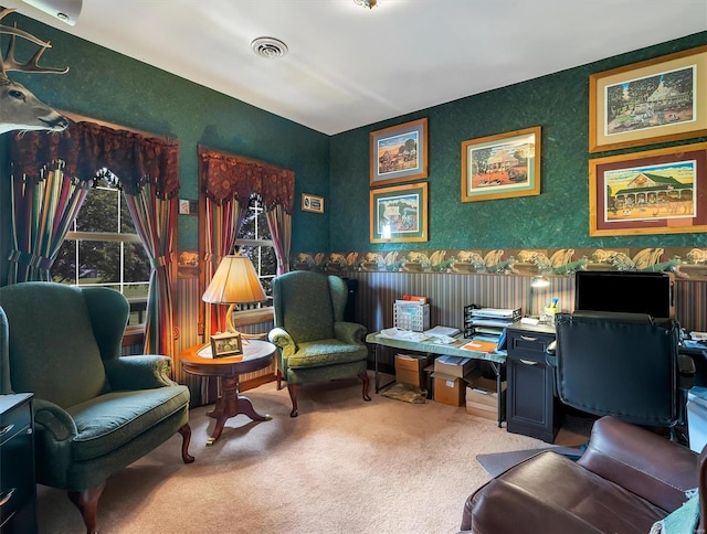 sitting room with carpet floors