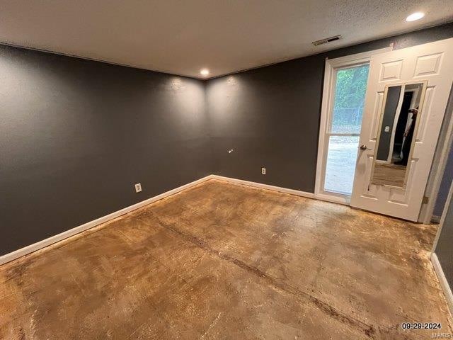 spare room featuring a textured ceiling