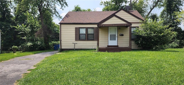 bungalow-style house with a front yard