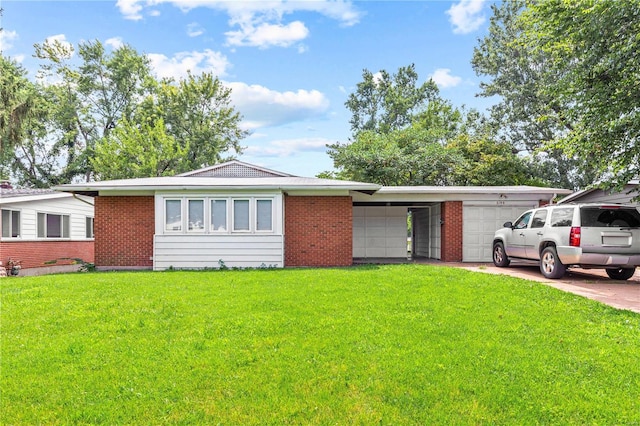 ranch-style home featuring a front lawn and a garage