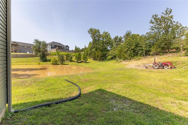 view of yard featuring a water view