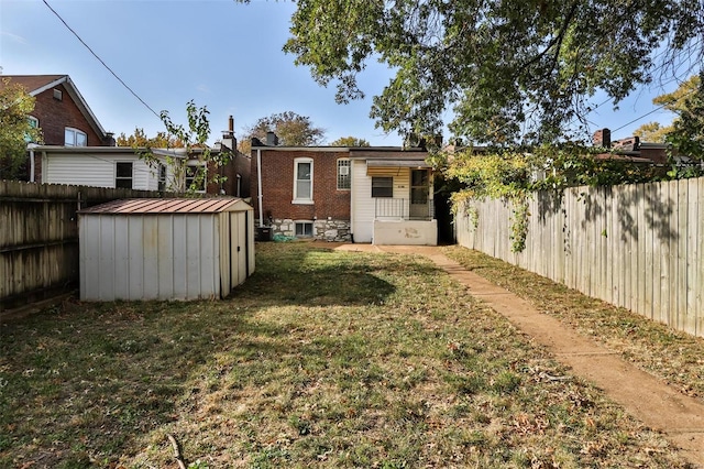 view of yard with a storage shed