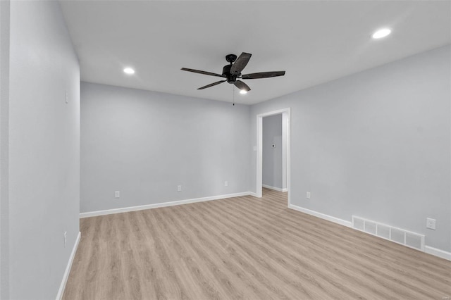 empty room with light wood finished floors, visible vents, baseboards, ceiling fan, and recessed lighting