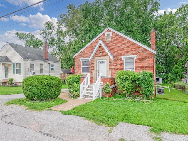 view of front of property with a front lawn