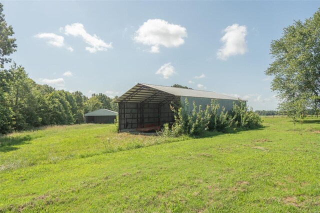 view of yard featuring a carport