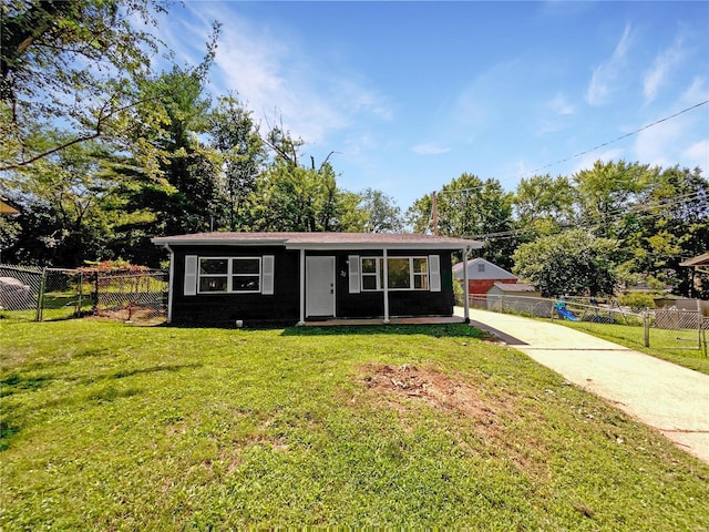 view of front of property with a front lawn