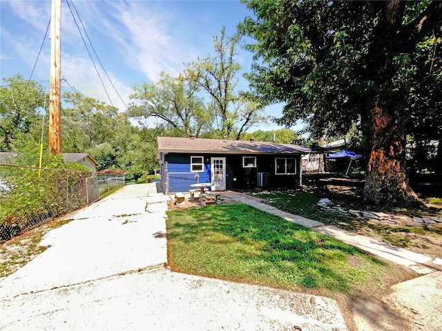 view of front facade with central AC unit and a front yard