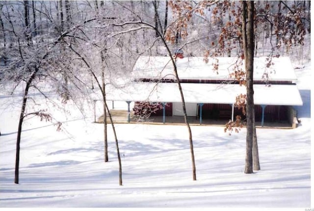 view of yard layered in snow