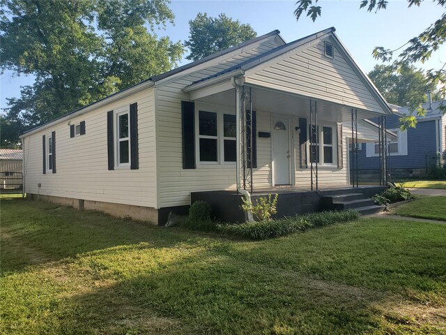 view of front of house with a front yard