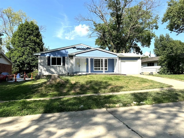 view of front of house featuring a garage and a front lawn