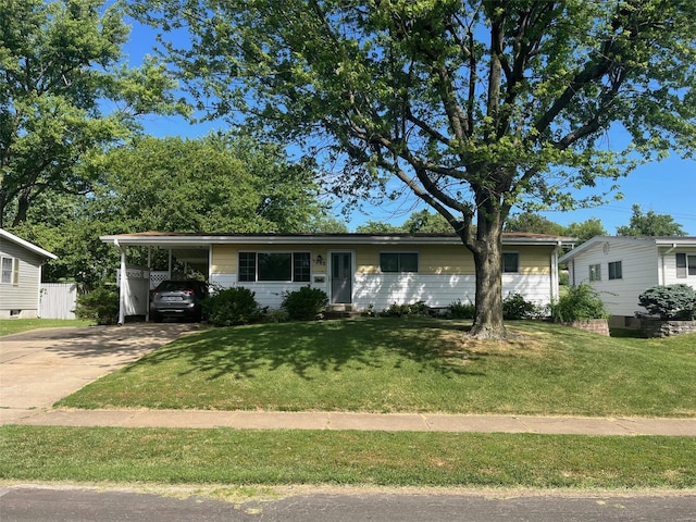 view of front of house with a carport and a front yard