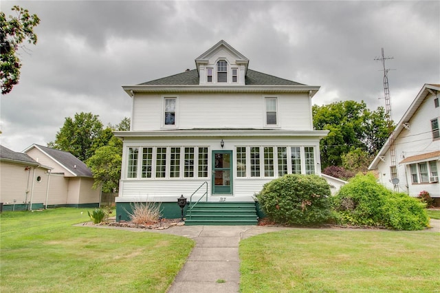 view of front facade featuring a front lawn