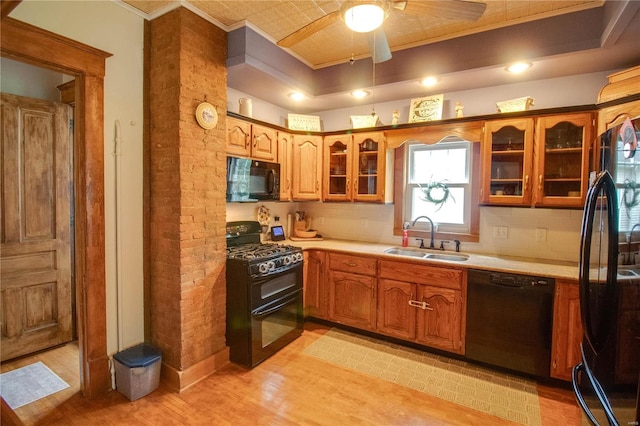 kitchen featuring light hardwood / wood-style floors, black appliances, sink, and ceiling fan