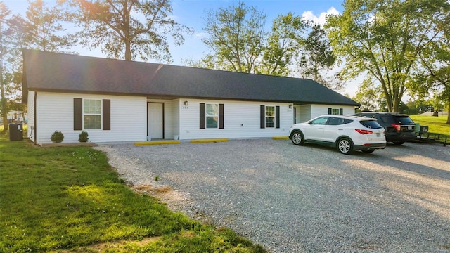 single story home with a front yard