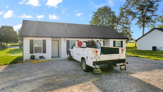 view of front of home featuring a front lawn