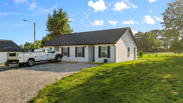 view of front of home featuring a front yard