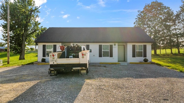 view of front of home featuring a front yard