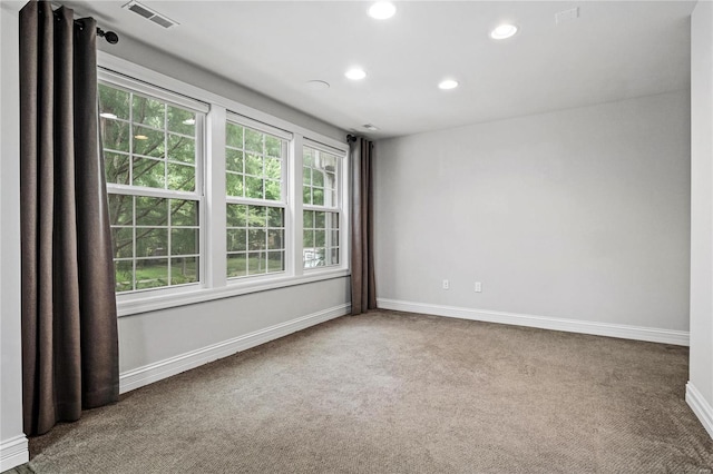 empty room with baseboards, visible vents, carpet flooring, and recessed lighting