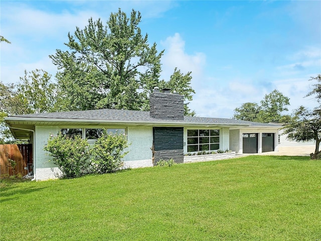 view of front of home featuring a front yard