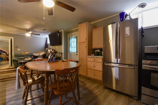 dining space featuring ceiling fan, a wealth of natural light, dark hardwood / wood-style floors, and crown molding