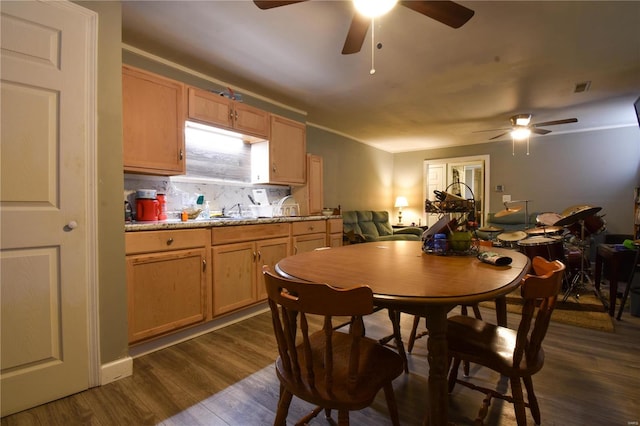 dining area with dark wood-type flooring and ceiling fan