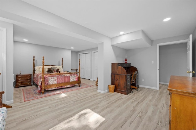 bedroom featuring light wood-style flooring, baseboards, and recessed lighting