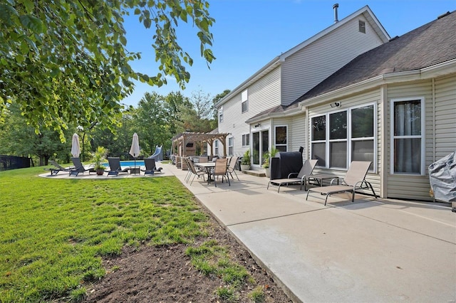 view of yard featuring a patio area and a pergola