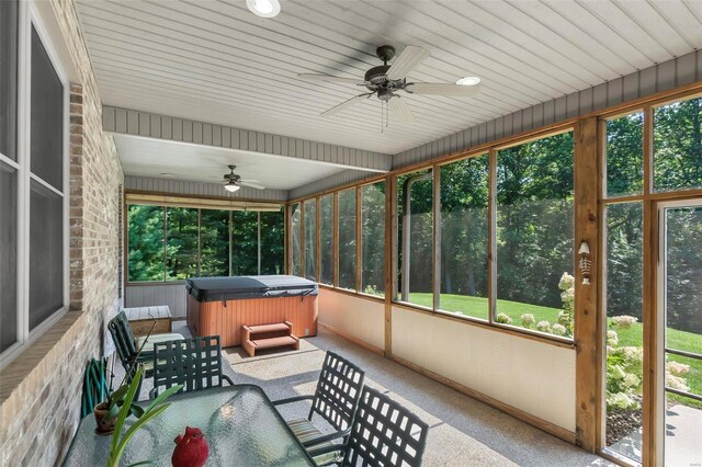 sunroom featuring ceiling fan