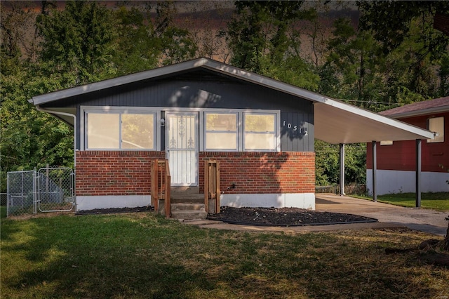 view of front facade with a carport and a front lawn