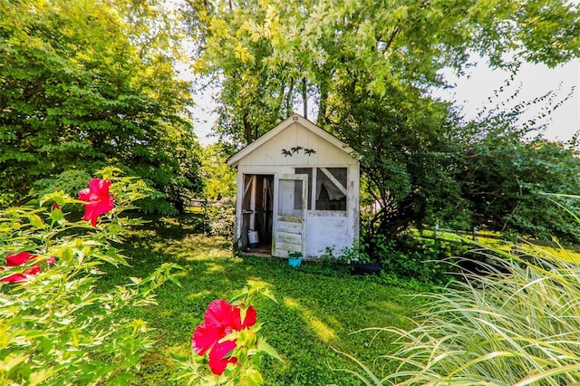 view of outbuilding featuring a lawn