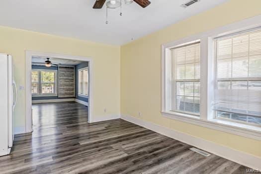 spare room featuring dark wood-type flooring and ceiling fan