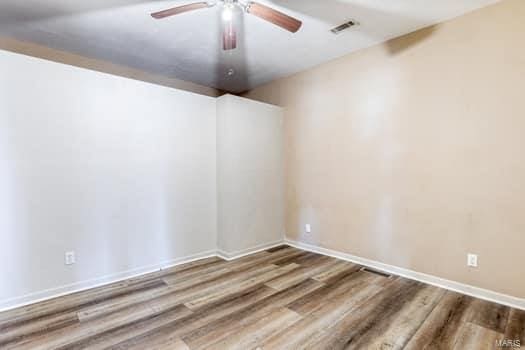 unfurnished room featuring wood-type flooring and ceiling fan