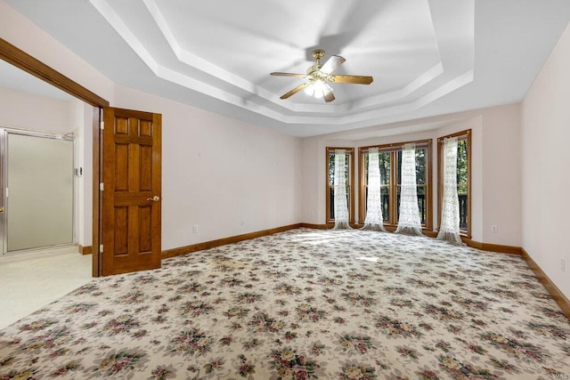 spare room featuring ceiling fan and a tray ceiling