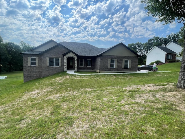 view of front of house with a front lawn