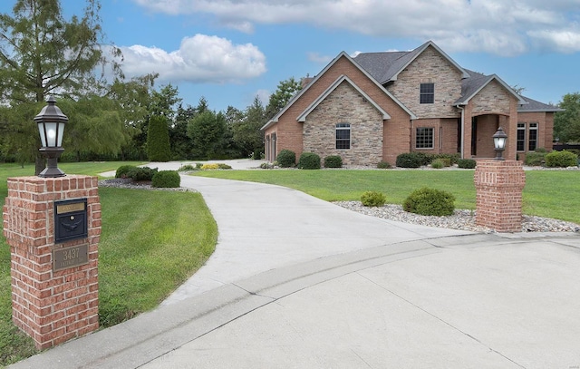 view of front of property with a front yard