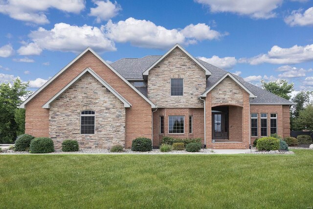 view of front of property with a front yard