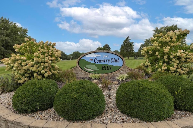 view of community / neighborhood sign