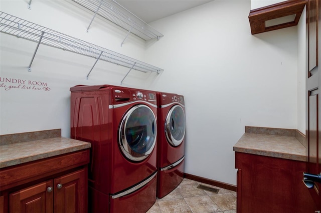 washroom featuring independent washer and dryer, baseboards, and visible vents