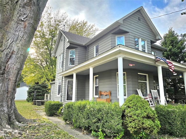 view of front of property featuring a porch