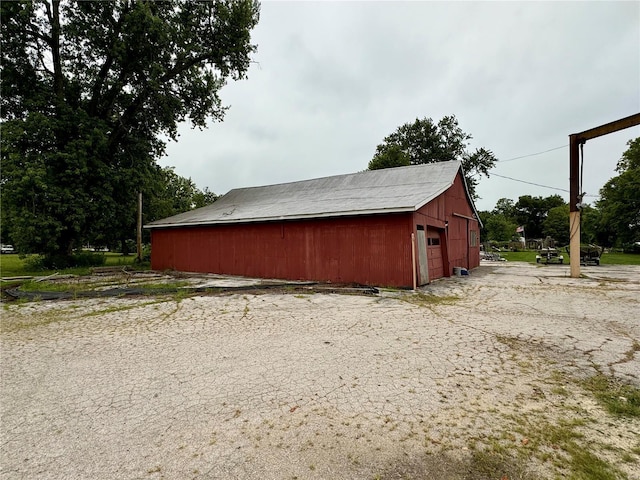 view of outdoor structure with an outdoor structure