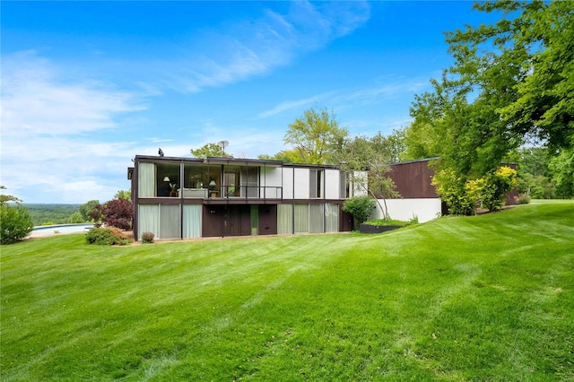 back of house featuring a yard