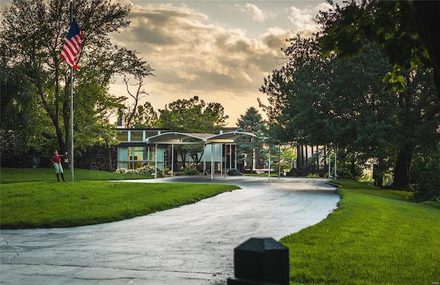 exterior space featuring a lawn