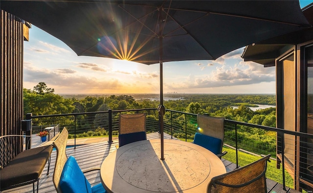 balcony featuring outdoor dining space